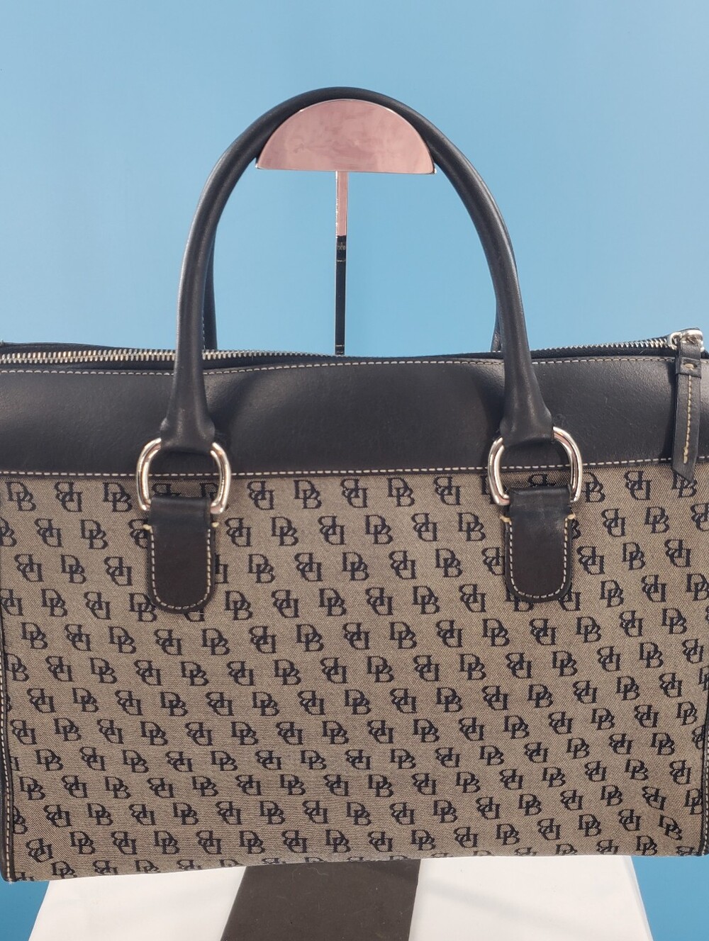 Dooney & Bourke two pocket shoulder bag - Picture 9 of 16